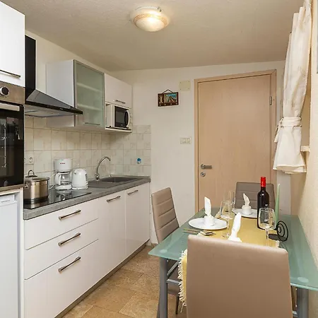 Holiday home Awesome In With Wifi Nedescina