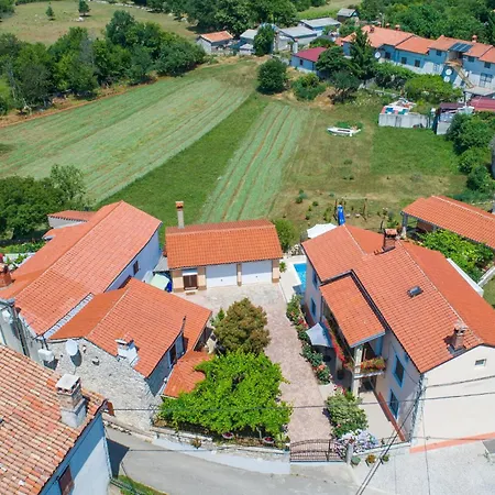 Stunning In * Nedeščina